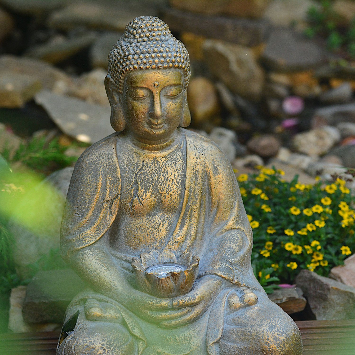 INtrenDU Gartenfigur Garten Buddha Figur 44cm mit Solarbeleuchtung und Sensorautomatik, Sensorautomatik